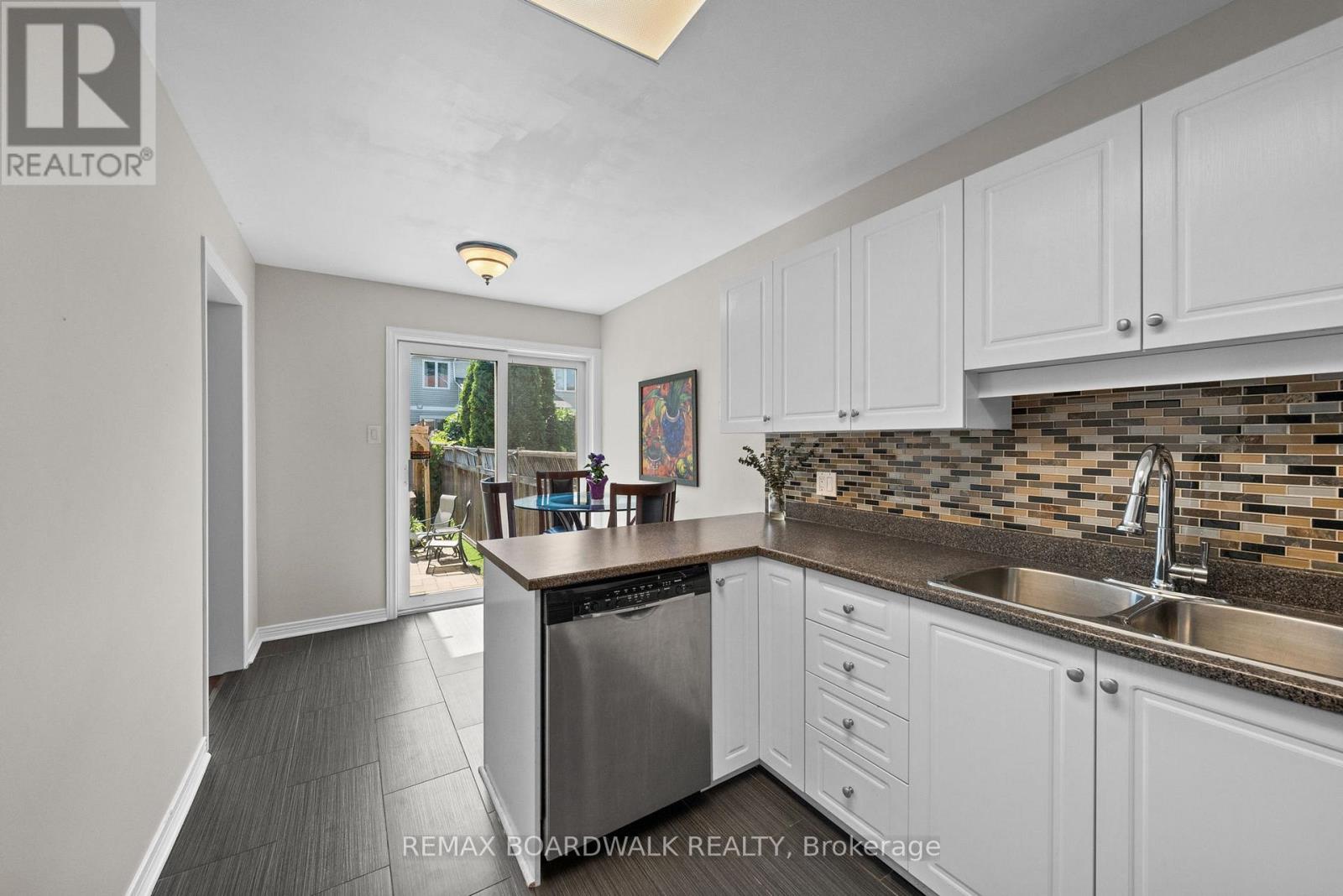 50 GRAY CRESCENT - 12