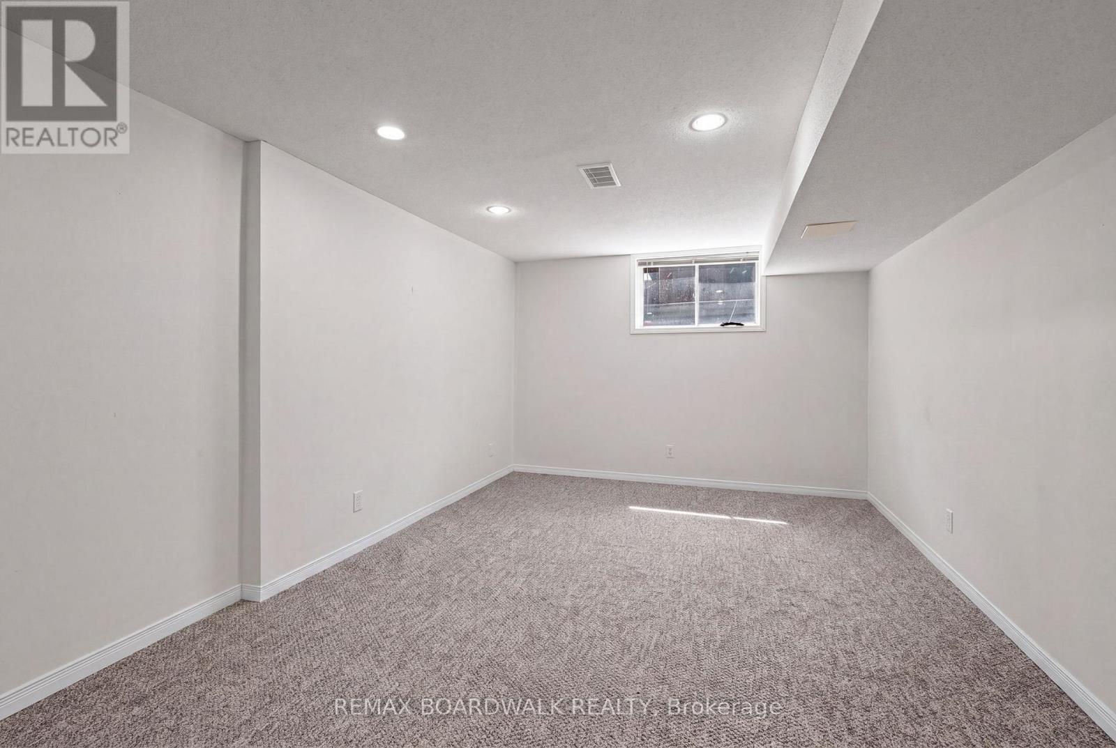 50 GRAY CRESCENT - 22