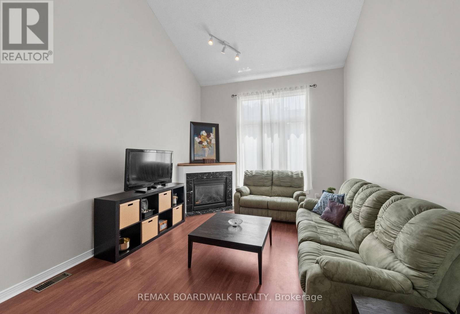 50 GRAY CRESCENT - 8