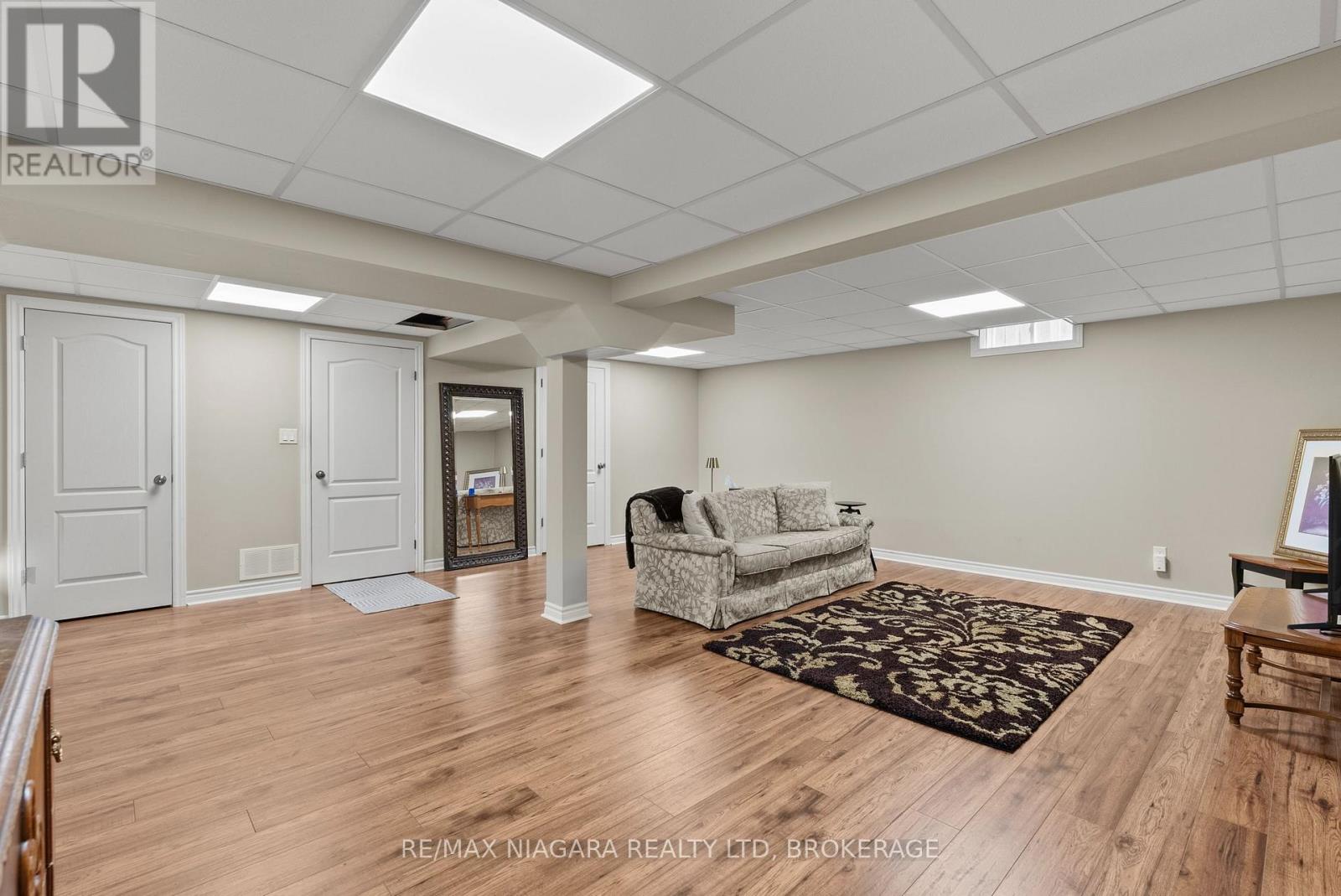 282 WINTERBERRY BOULEVARD - Image 33