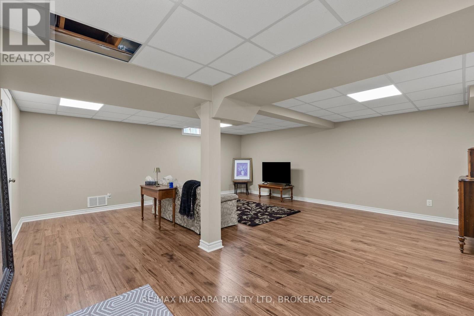 282 WINTERBERRY BOULEVARD - Image 35