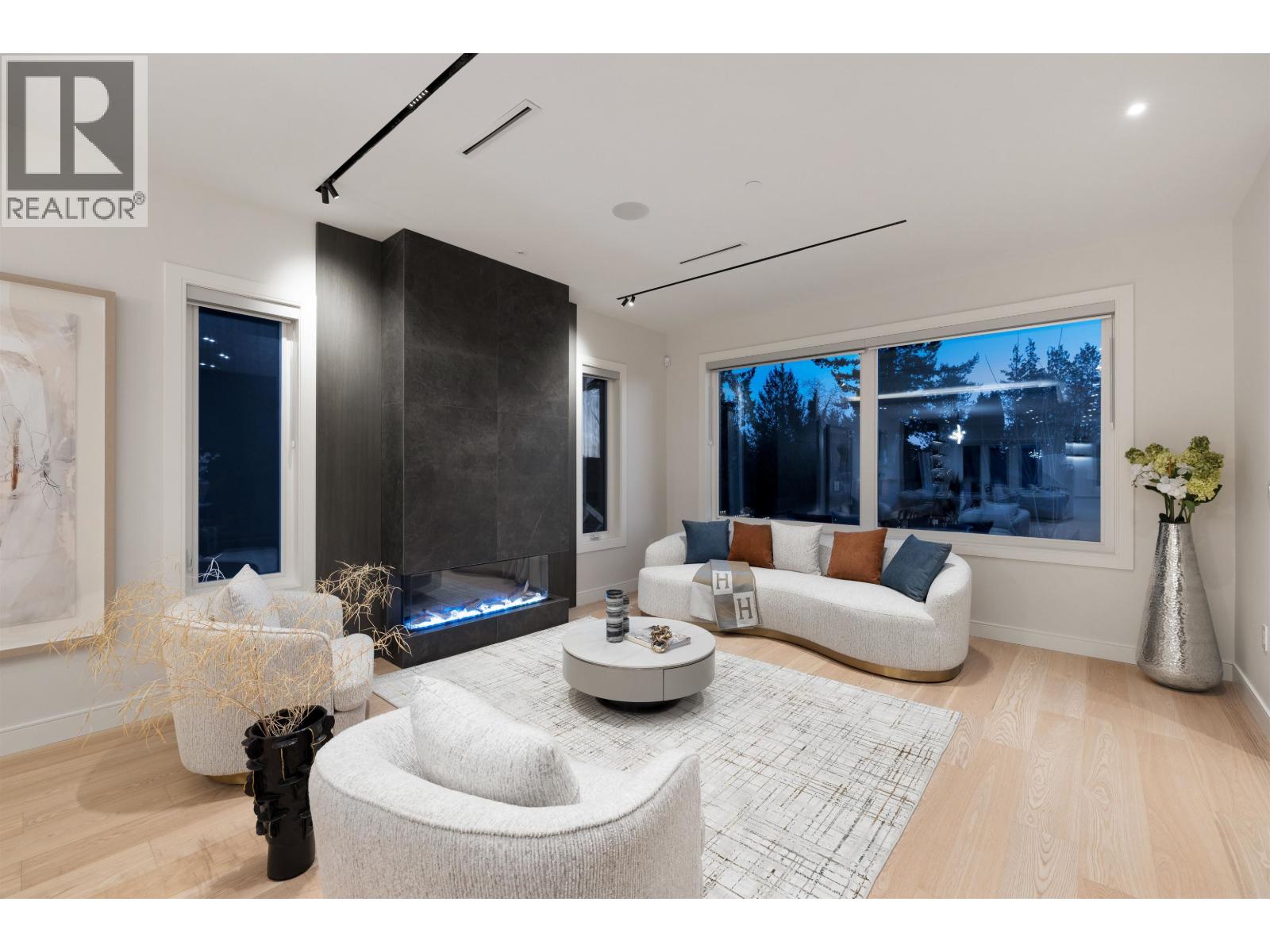 838 E 14TH STREET, North Vancouver