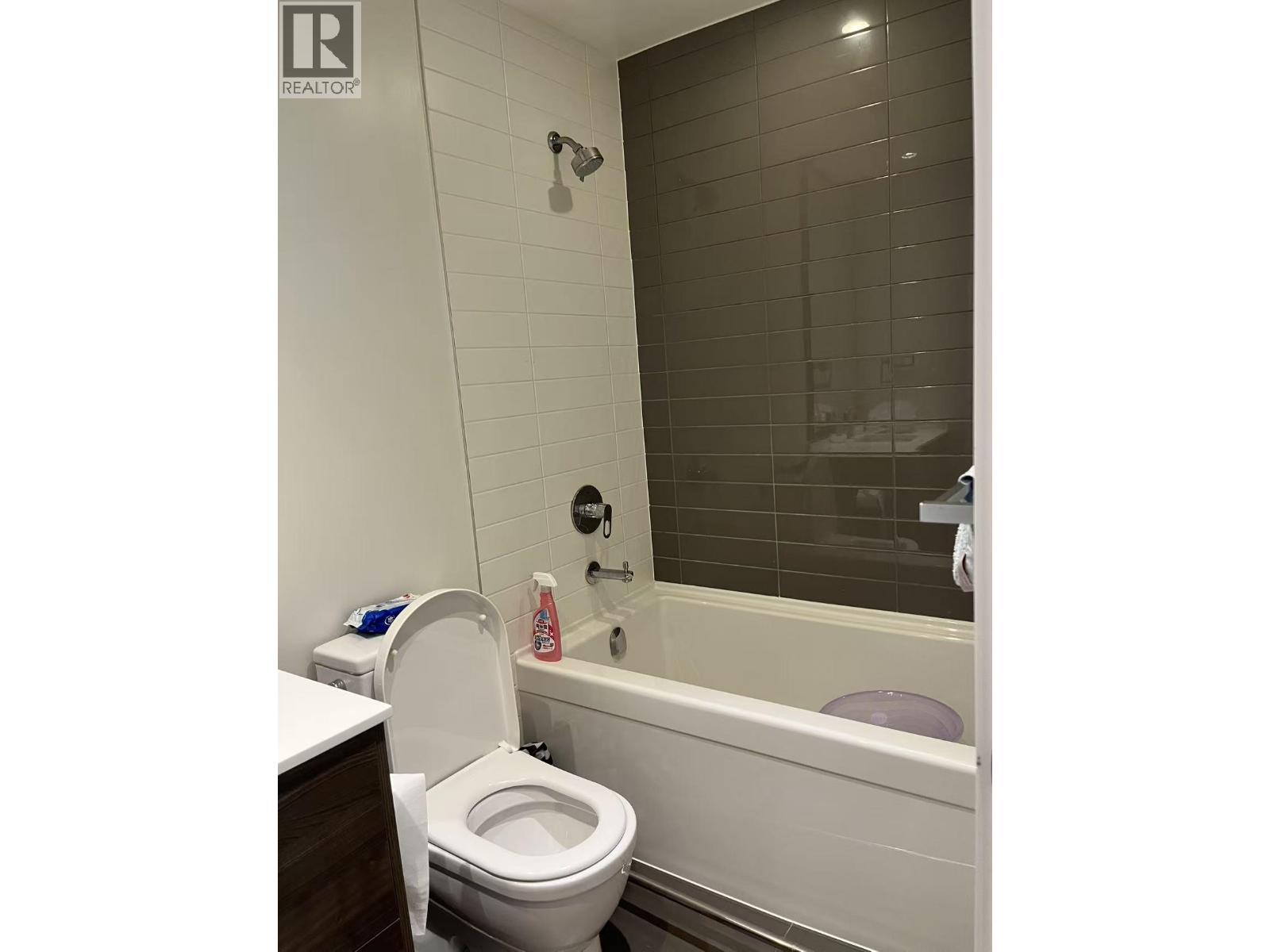4688 KINGSWAY, Burnaby