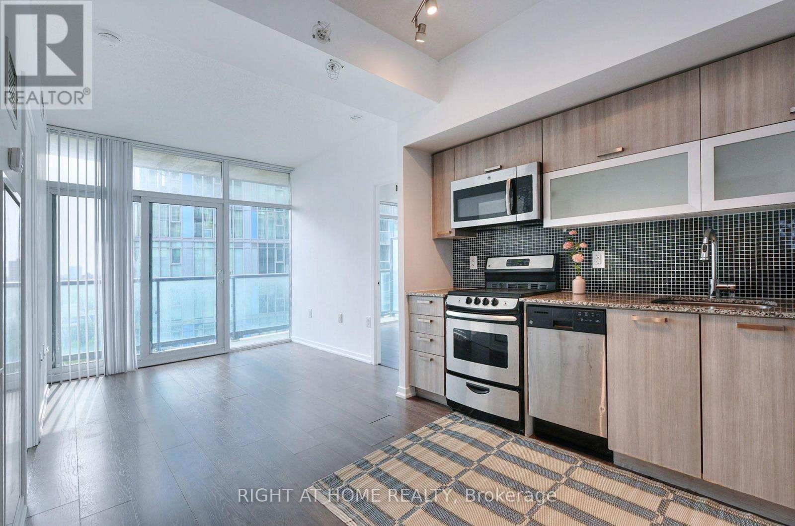 #1511 36 LISGAR STREET - 4