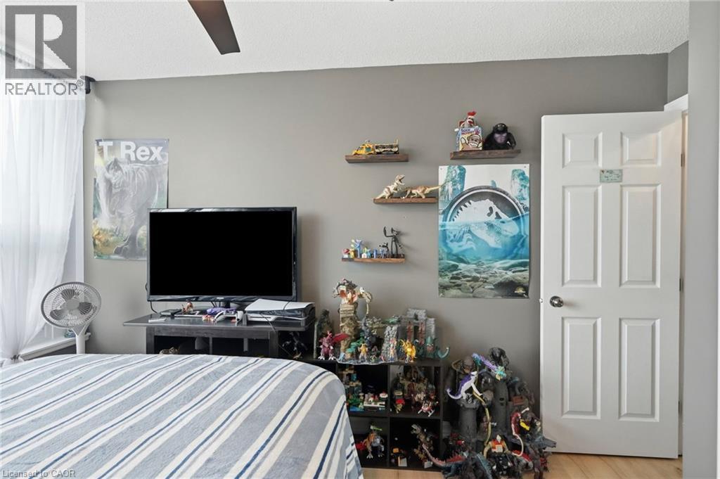 #1702 75 QUEEN Street N - 32