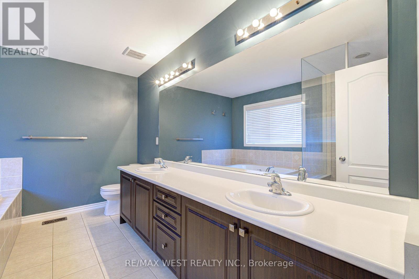 108 DECAROLIS CRESCENT - 32