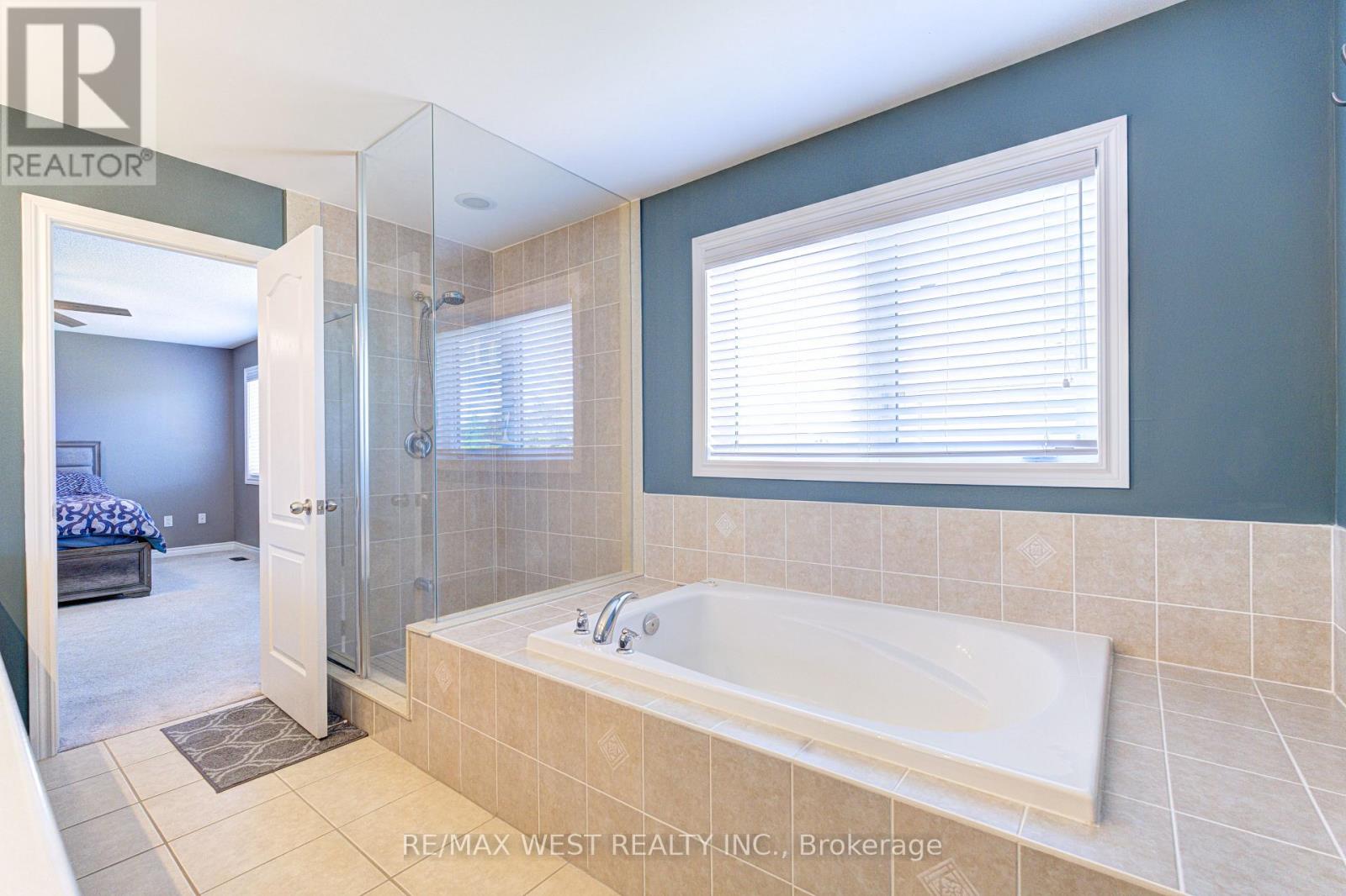 108 DECAROLIS CRESCENT - 33