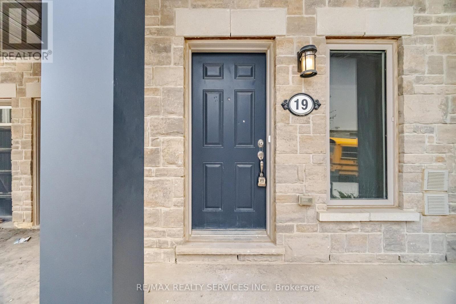 19 TIVERON AVENUE - 8
