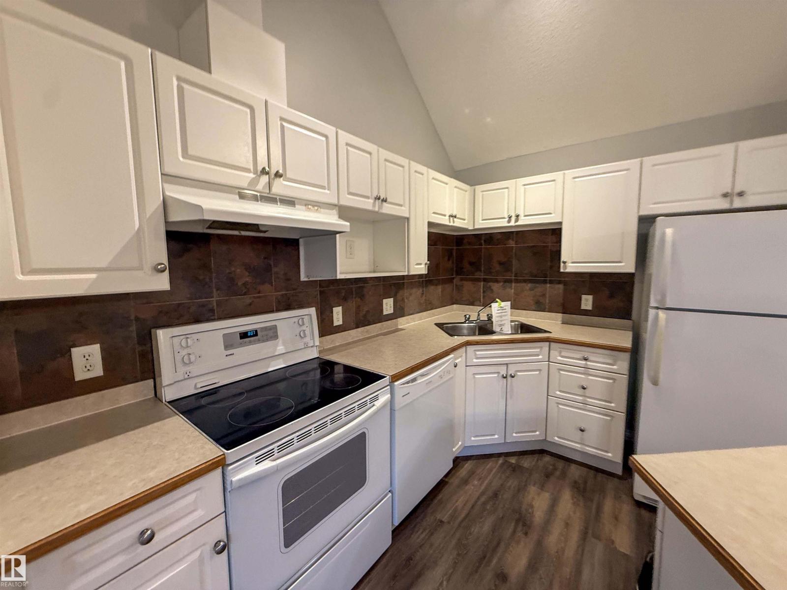 #515 11325 83 ST NW NW - 17