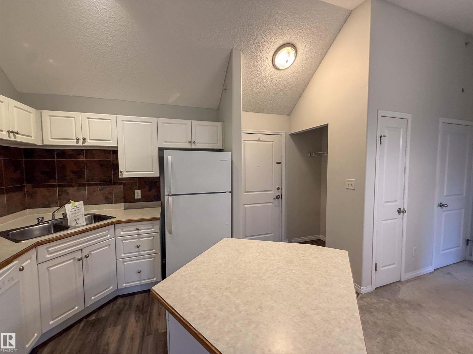 #515 11325 83 ST NW NW - 18