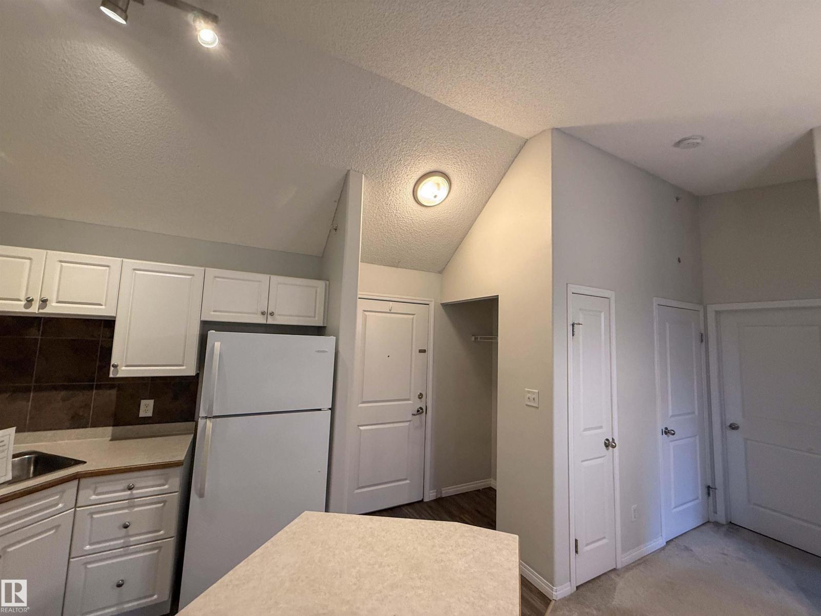 #515 11325 83 ST NW NW - 19