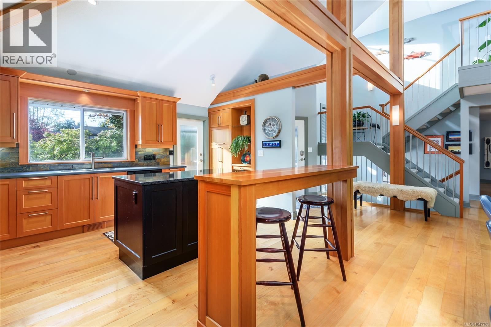 1716 Tofino Pl - 18