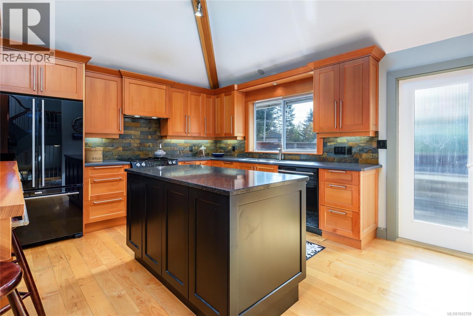 1716 Tofino Pl - 19