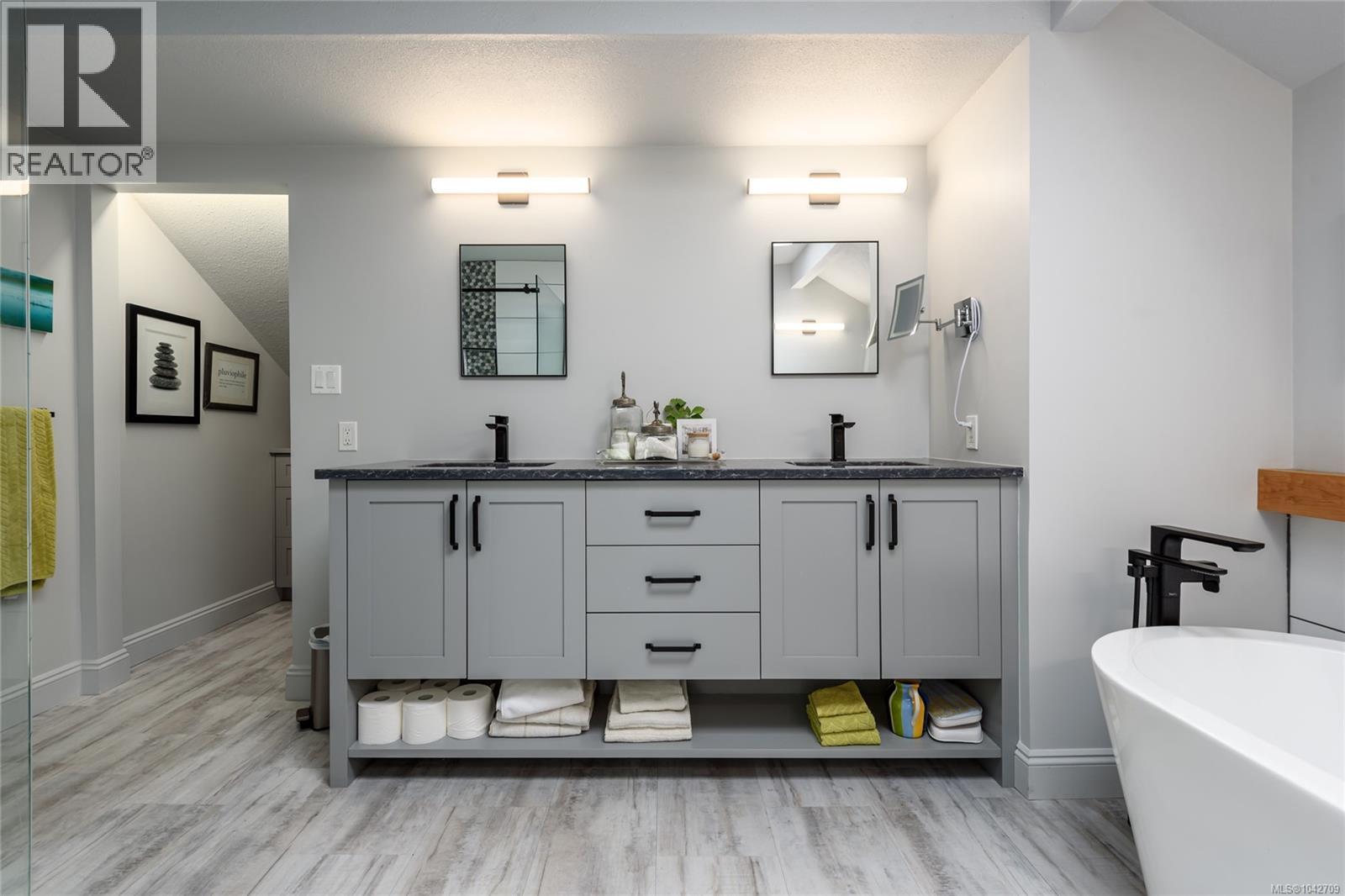 1716 Tofino Pl - 33