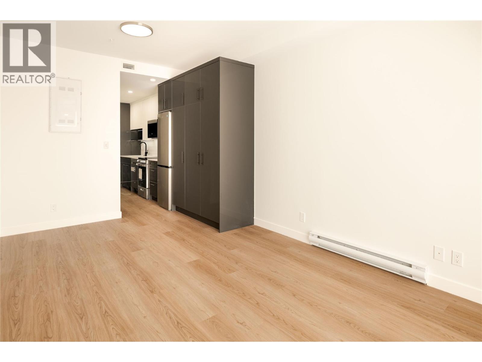 #415 1380 Pridham Avenue - 3
