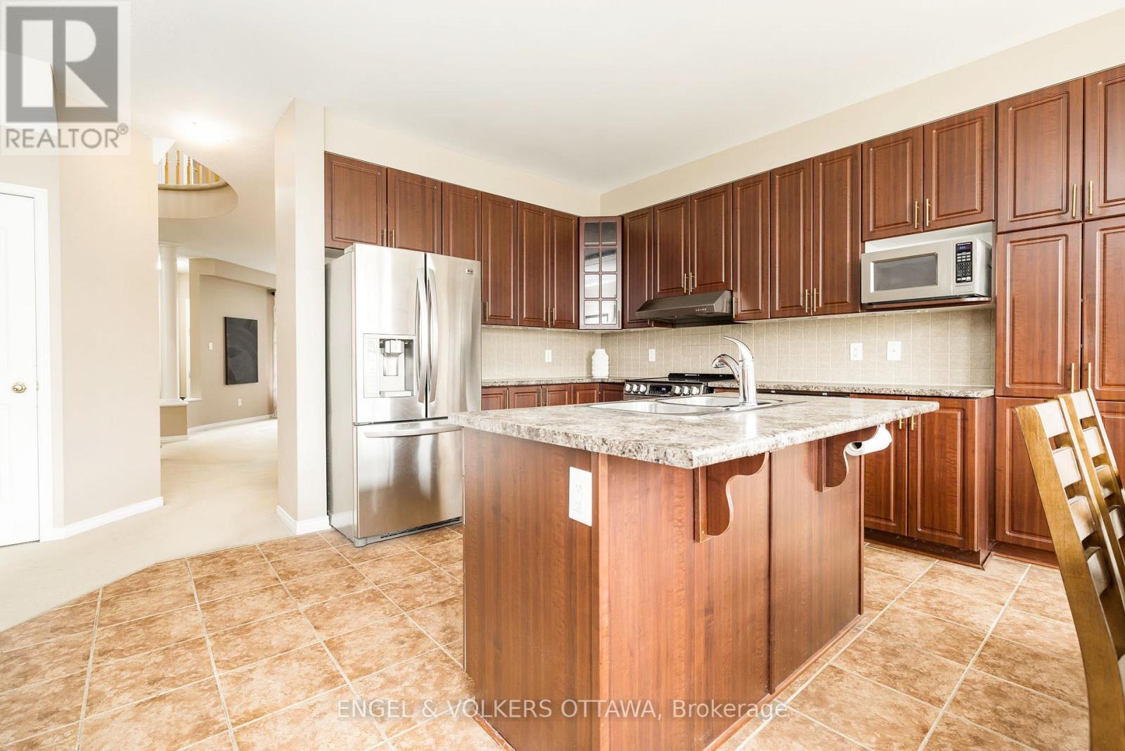166 MACARA CRESCENT, Ottawa. Luxury613. By Peter Sagos - Image 12