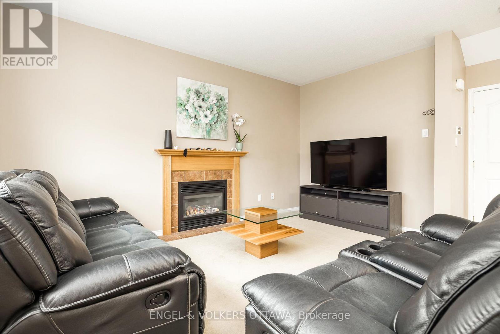 166 MACARA CRESCENT, Ottawa. Luxury613. By Peter Sagos - Image 18