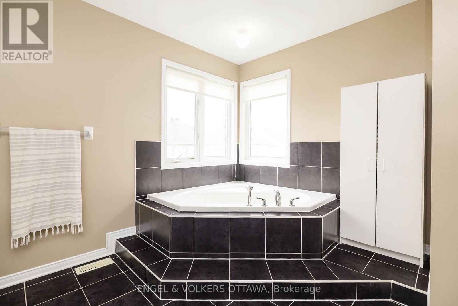166 MACARA CRESCENT, Ottawa. Luxury613. By Peter Sagos - Image 32