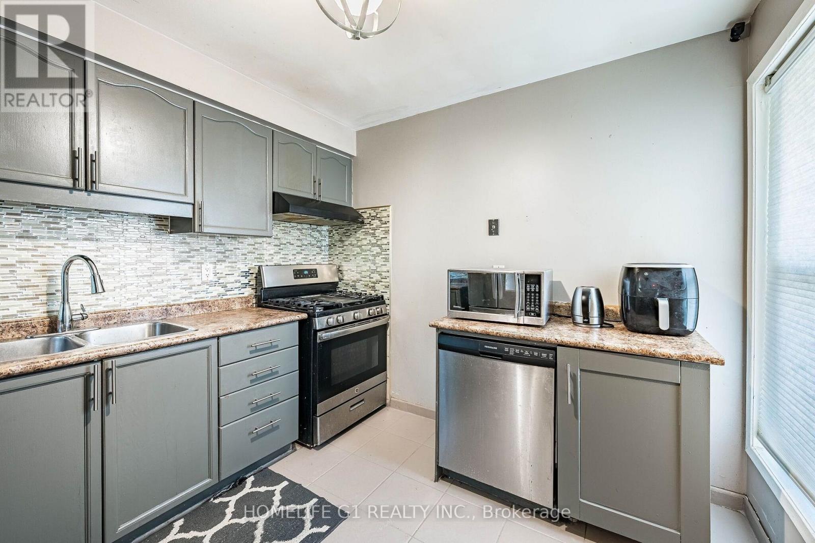 48 THATCHER COURT - 11