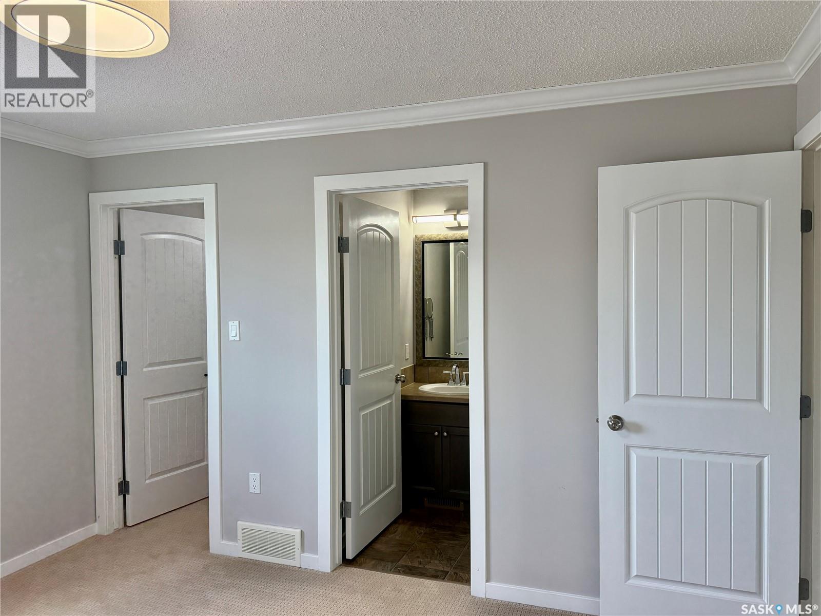307 810 HAMPTON CIRCLE — photo 18