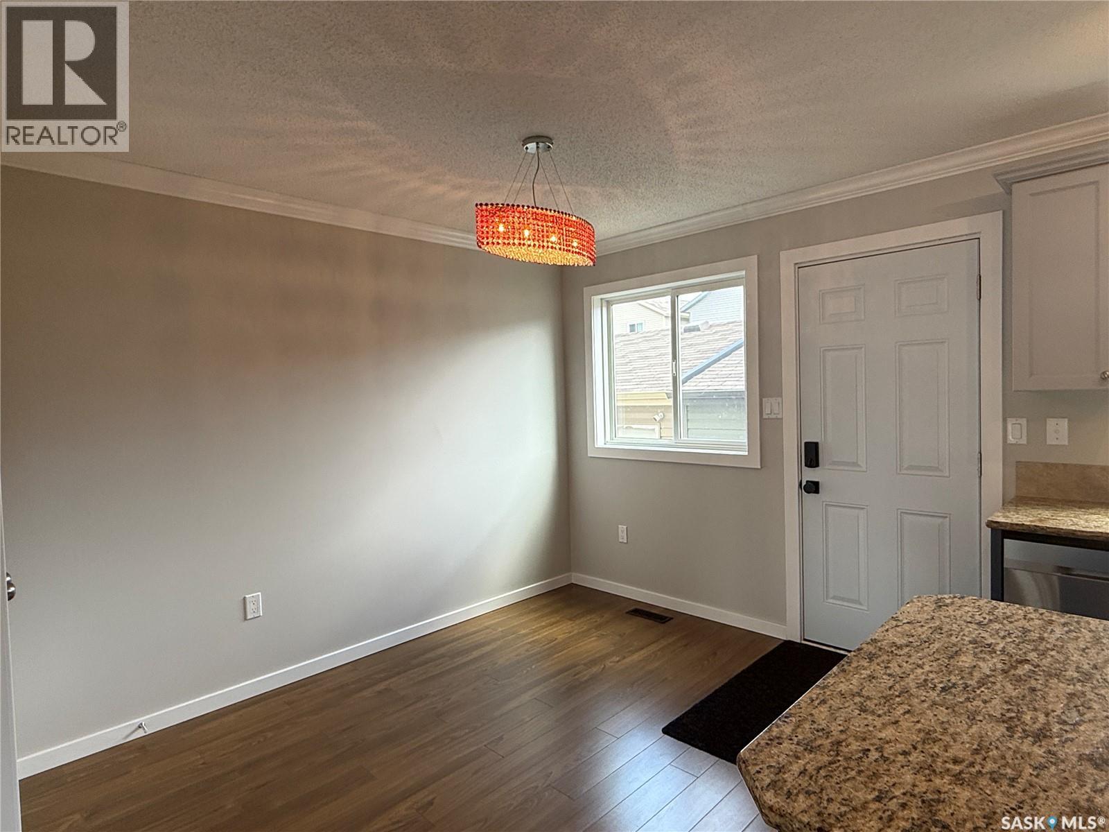 307 810 HAMPTON CIRCLE - photo 2