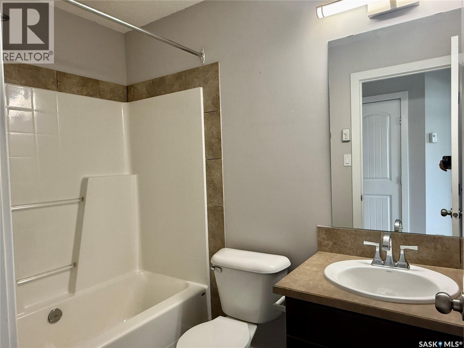 307 810 HAMPTON CIRCLE — photo 20