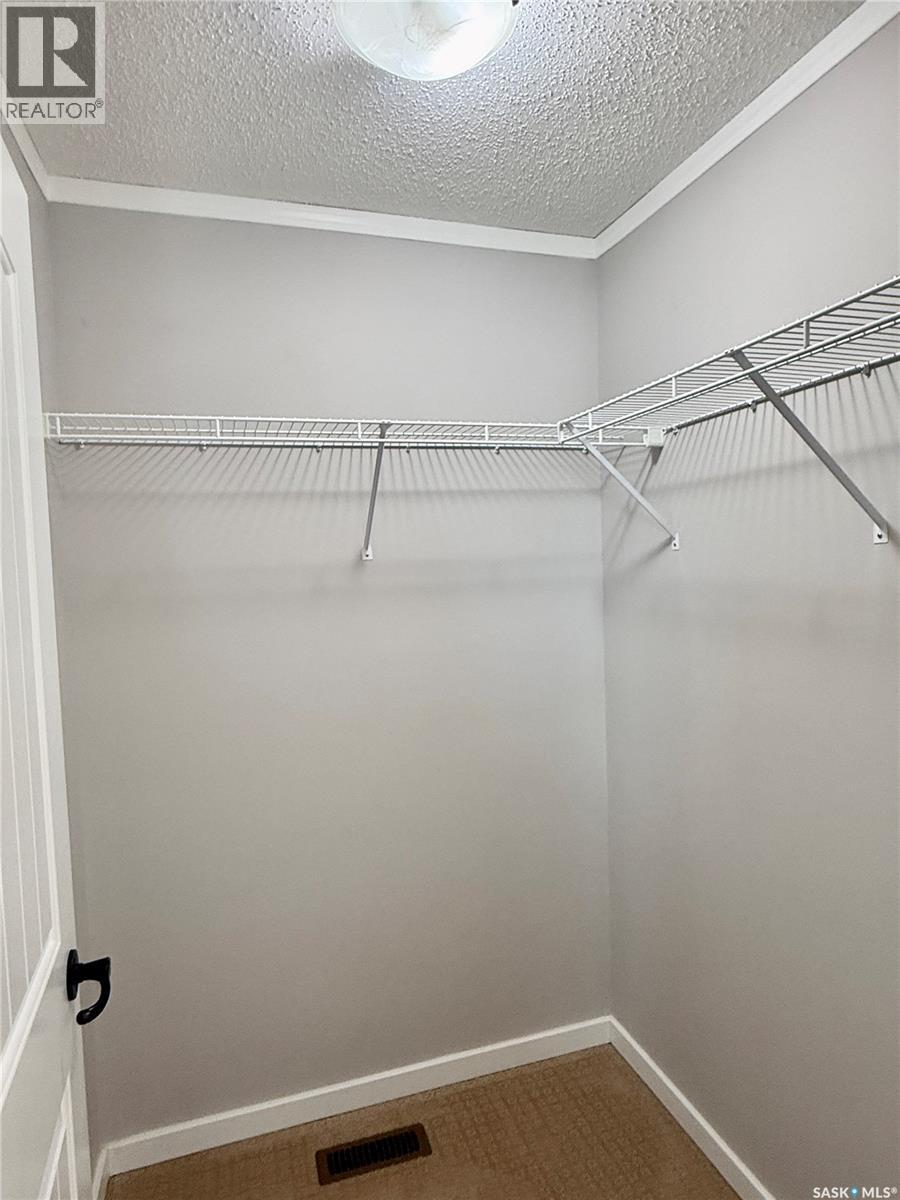 307 810 HAMPTON CIRCLE — photo 26