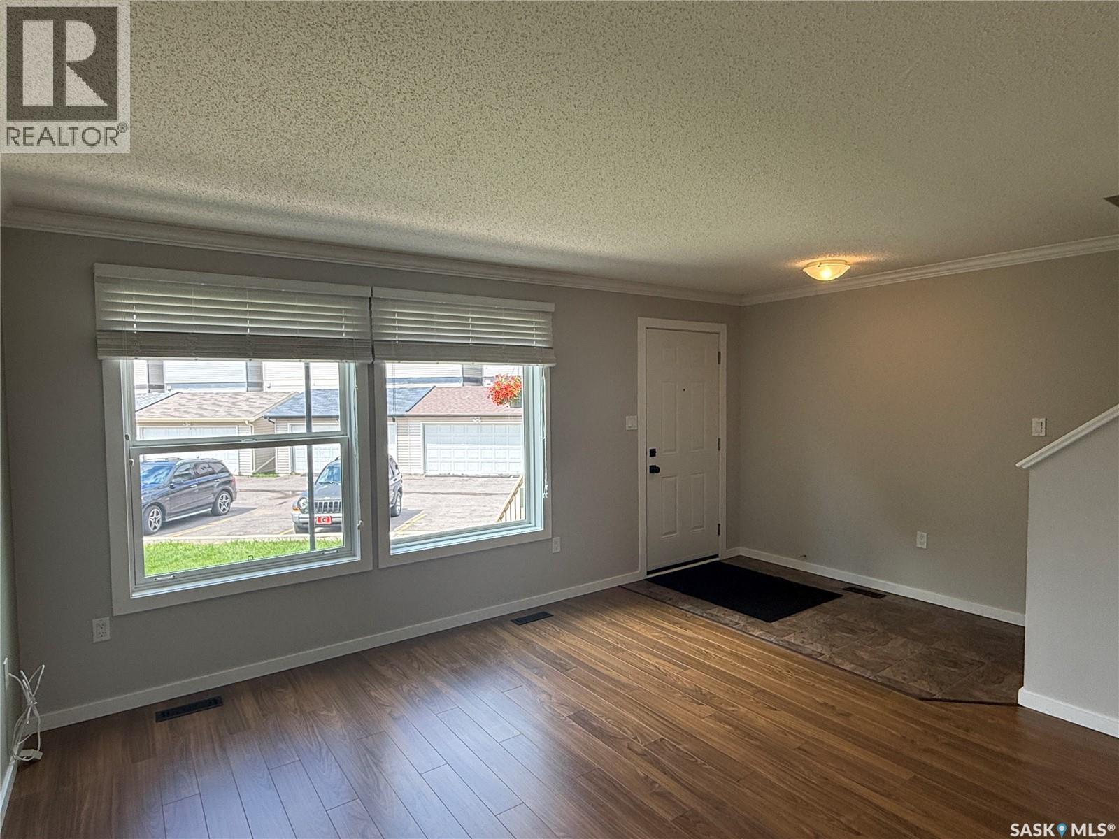 307 810 HAMPTON CIRCLE — photo 9
