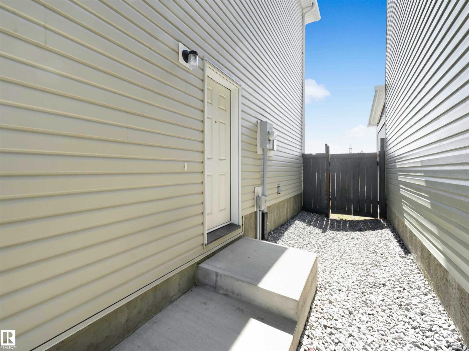 2435 12 AV NW - 6