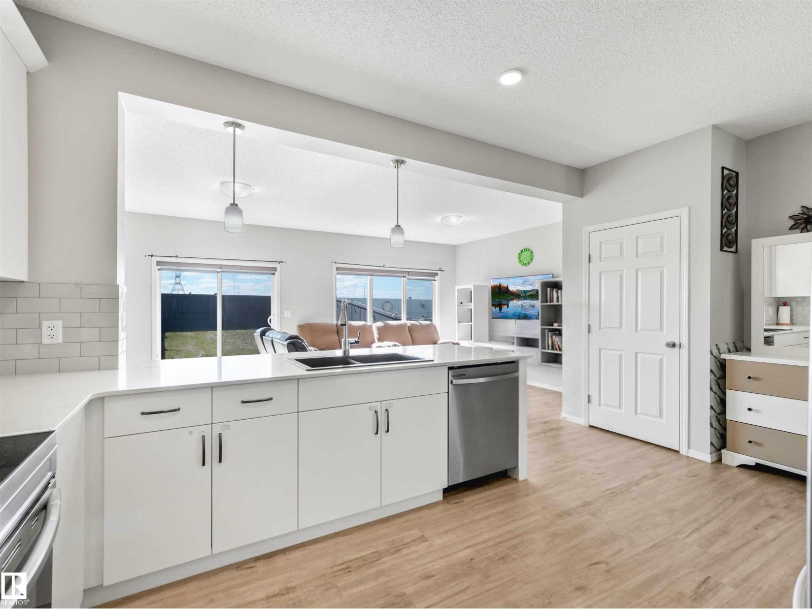 2435 12 AV NW - 34