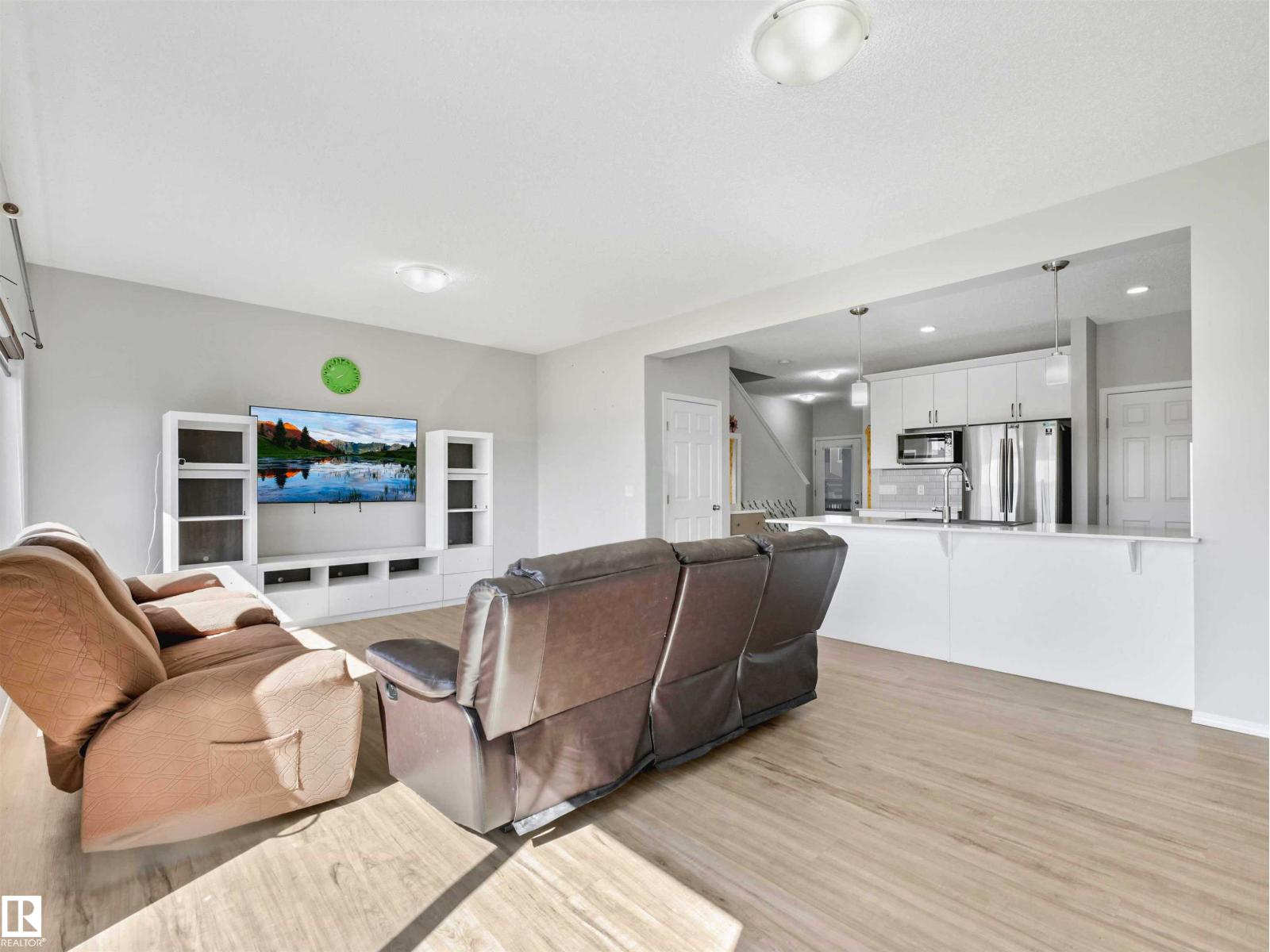 2435 12 AV NW - 37
