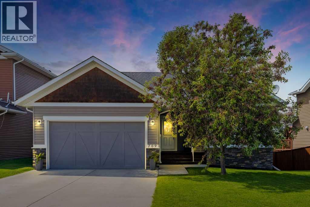 709 3 Street SW - 1