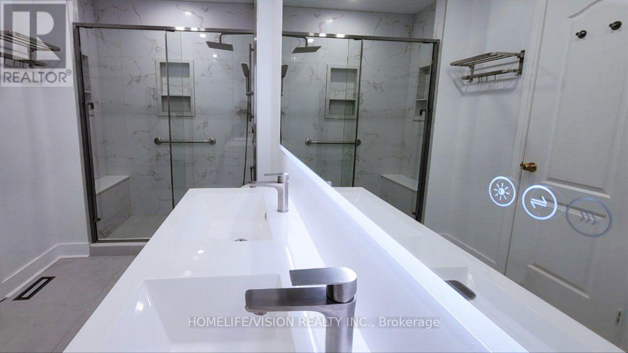 11 CHRISTEPHEN CRESCENT - 12