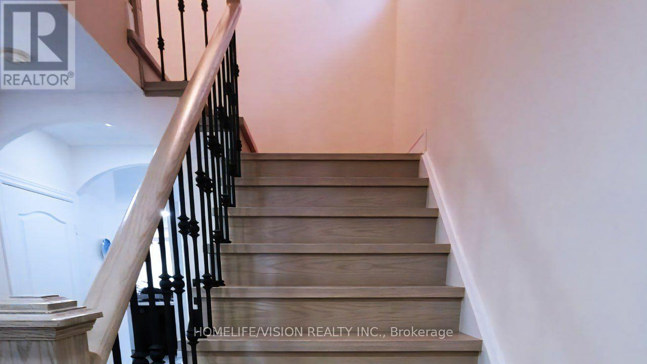 11 CHRISTEPHEN CRESCENT - 8