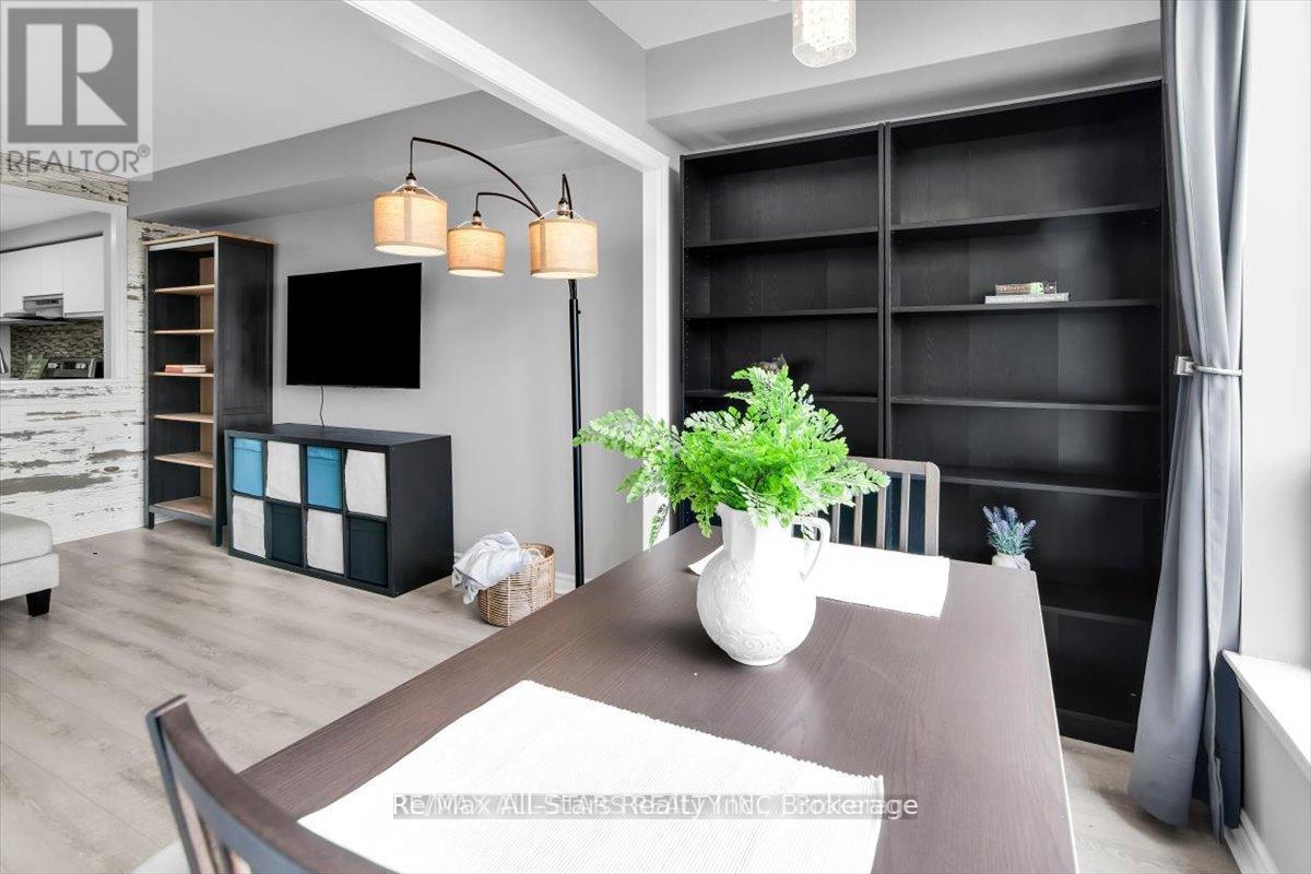 #1002 711 ROSSLAND ROAD E - 15
