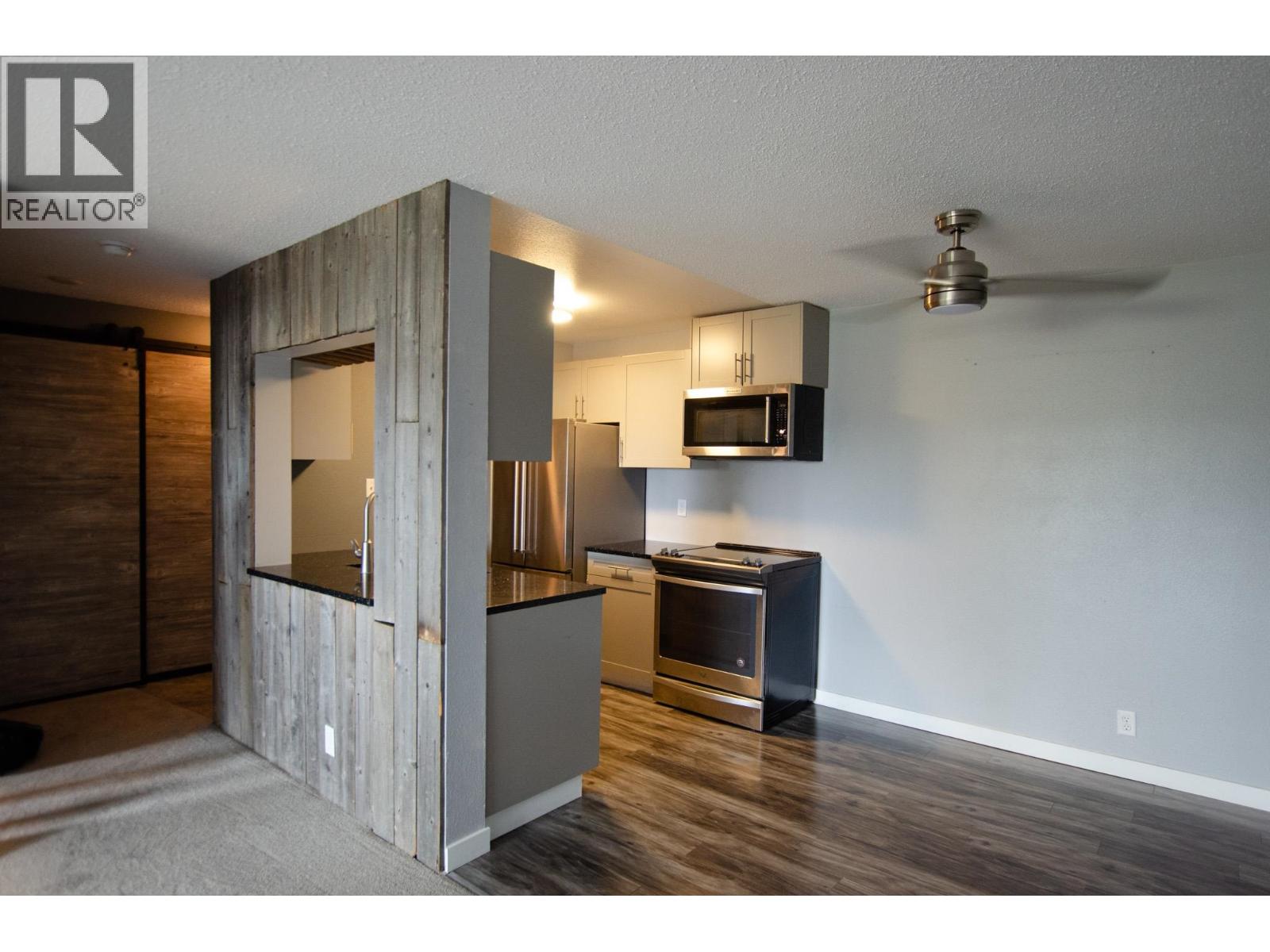 #215 392 KILLOREN CRESCENT - 3
