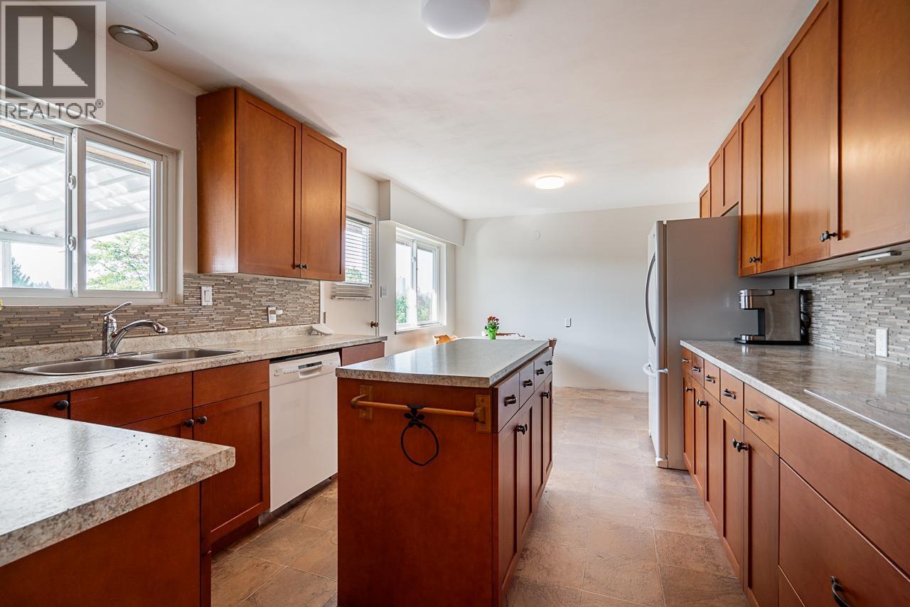 50 EAST 10TH AVENUE, New Westminster