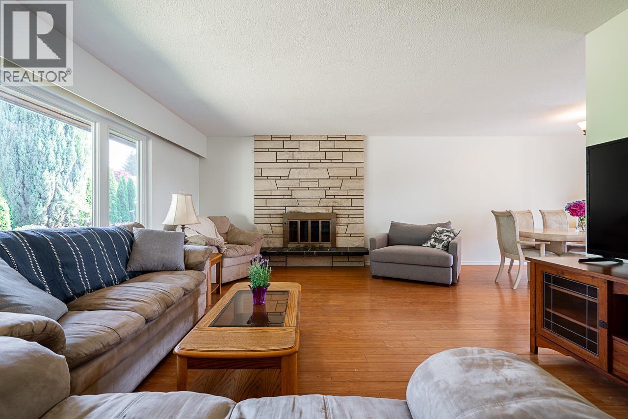50 EAST 10TH AVENUE, New Westminster