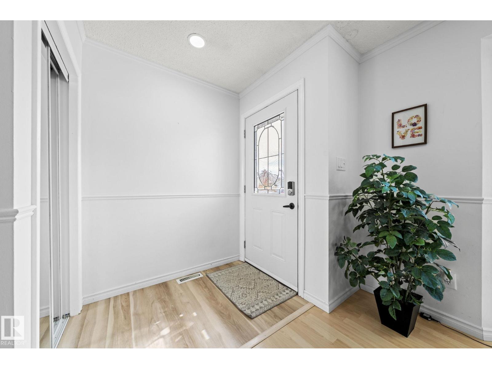 5418 17A Av NW photo 4 — MLS® E4497736