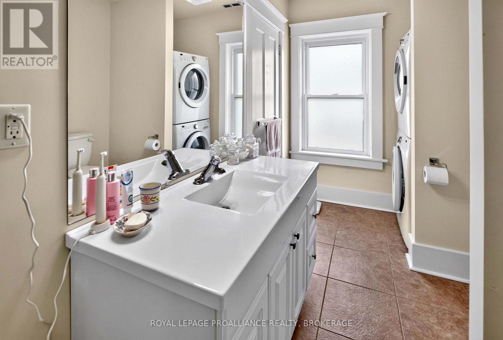 166 ALMA AVENUE - 32