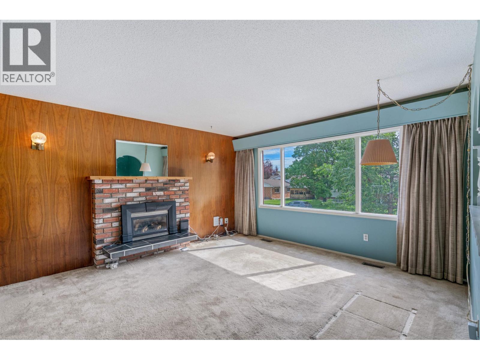 931 LIMESTONE CRESCENT - 4