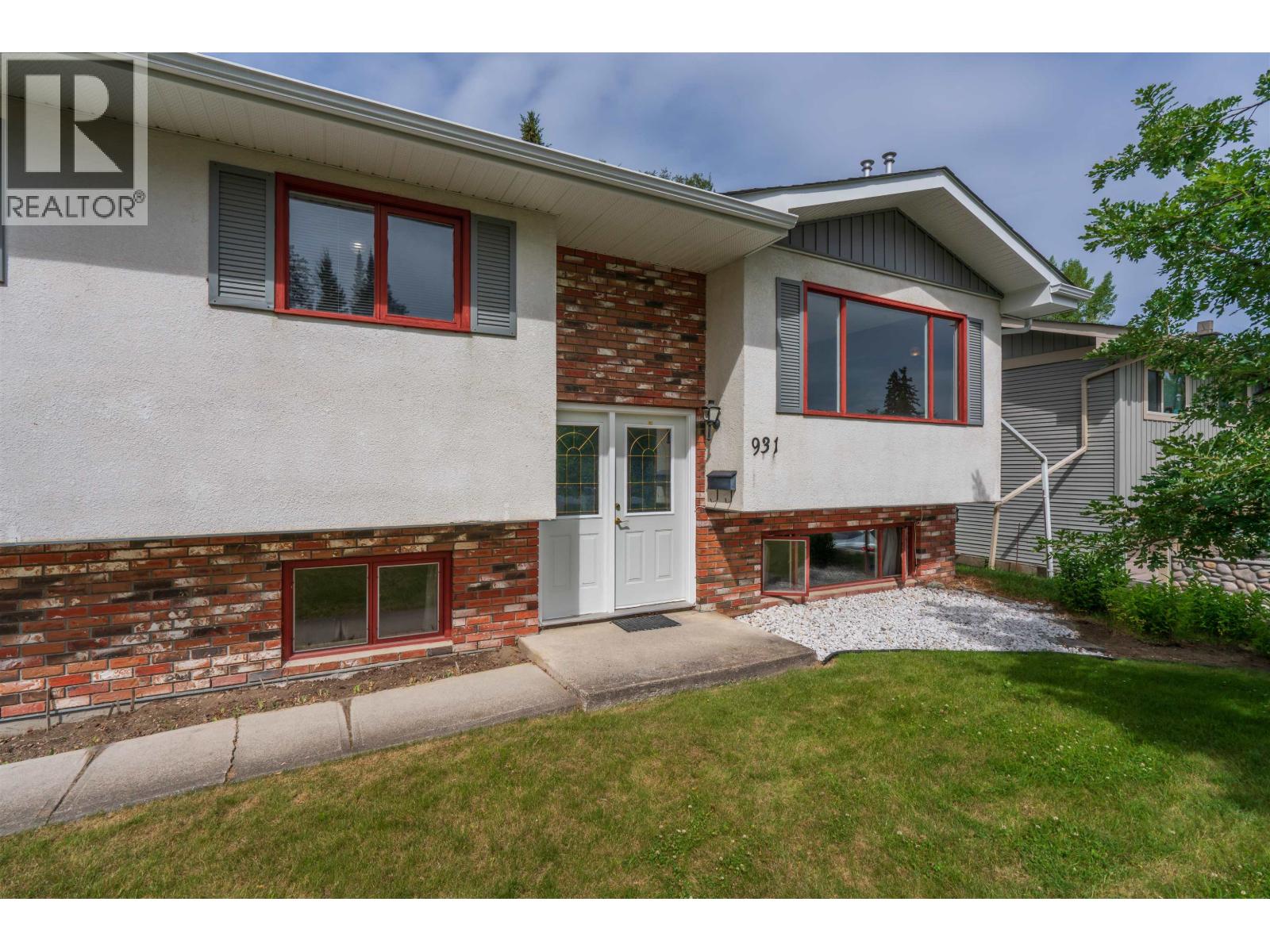 931 LIMESTONE CRESCENT - 1