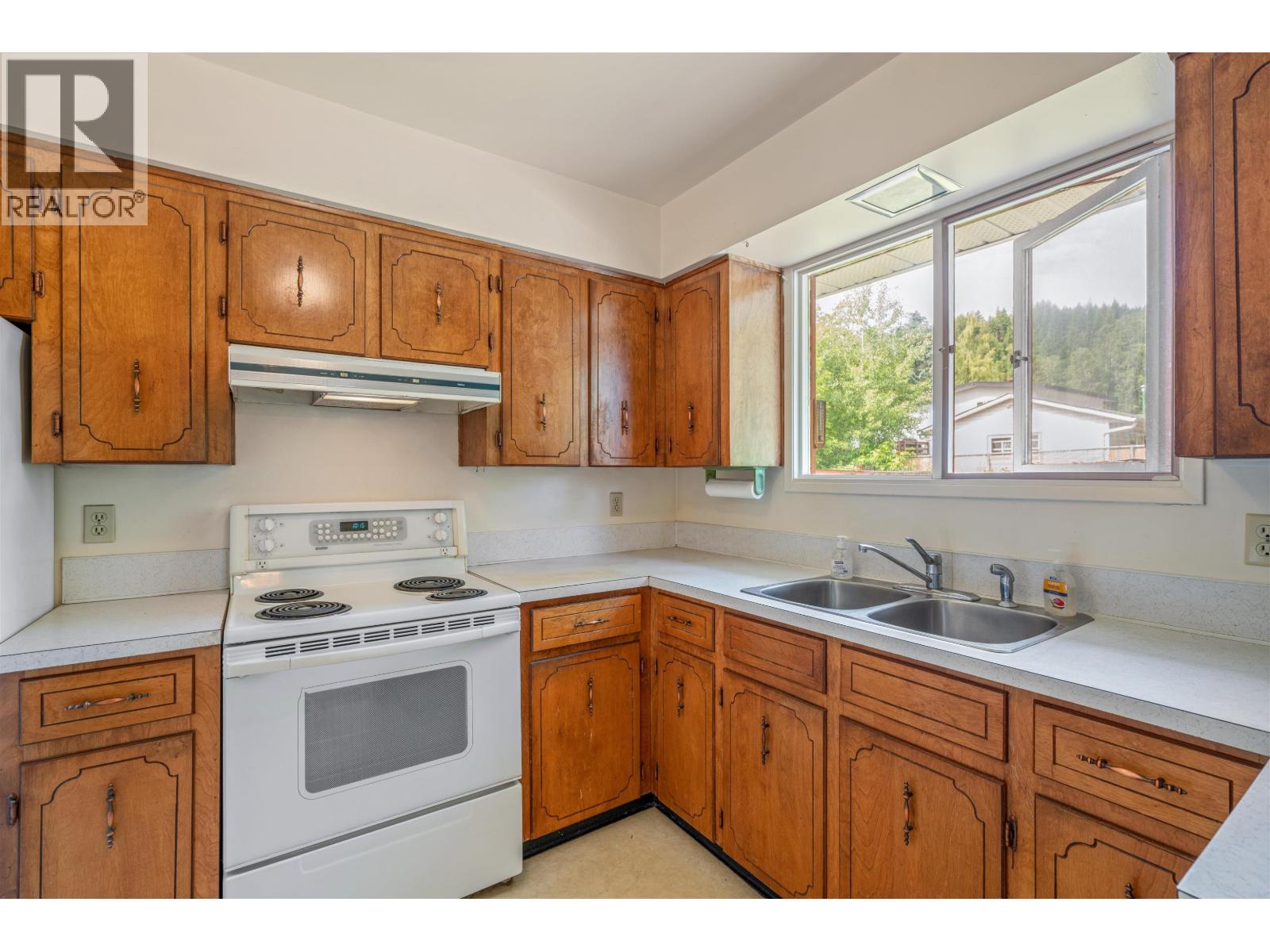 931 LIMESTONE CRESCENT - 6