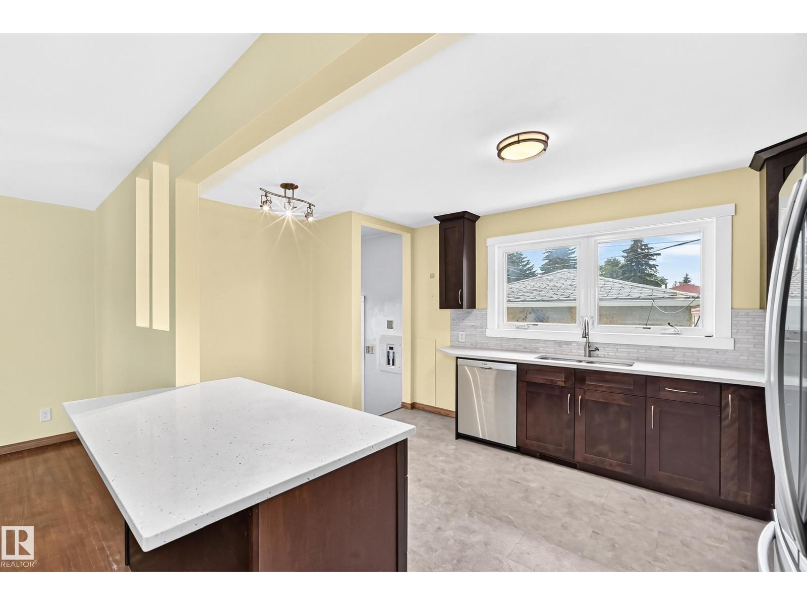 7032 81 ST NW - 2