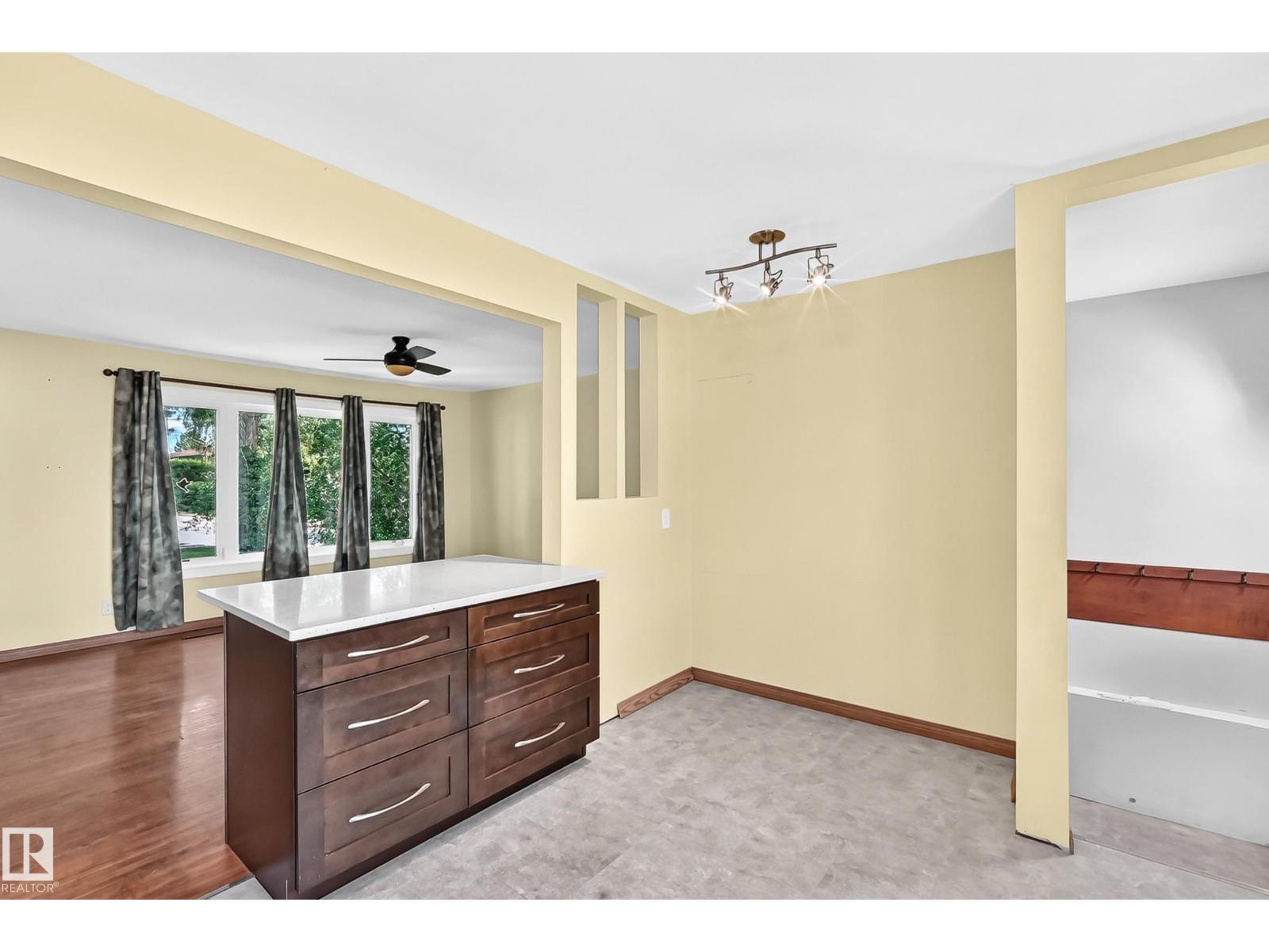 7032 81 ST NW - 6