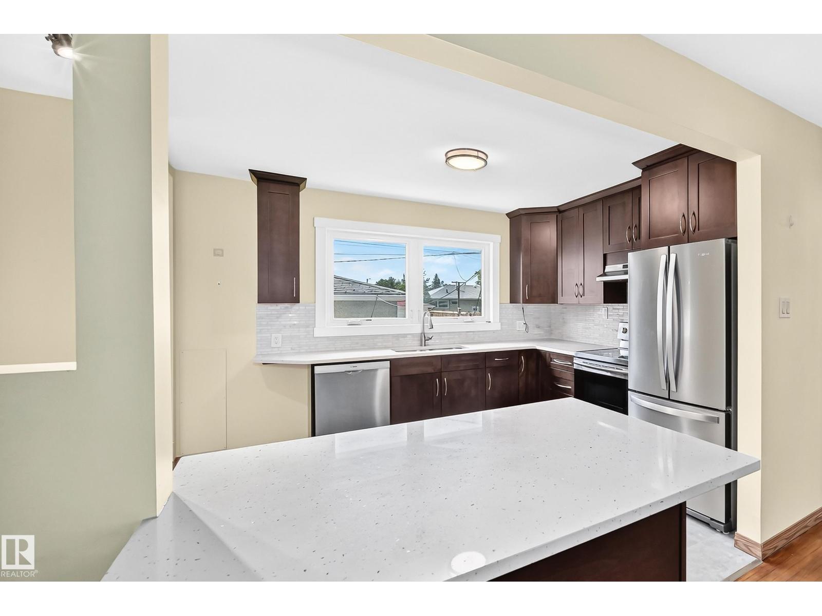 7032 81 ST NW - 8