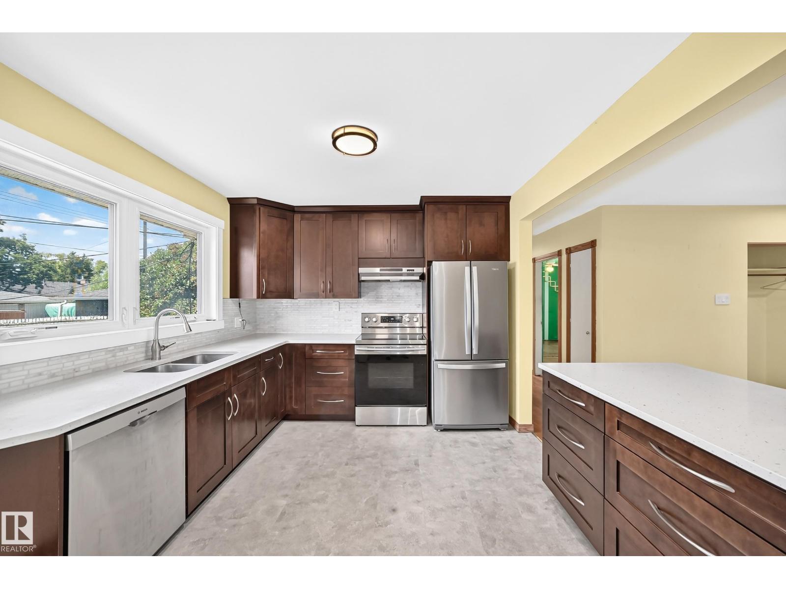 7032 81 ST NW - 4