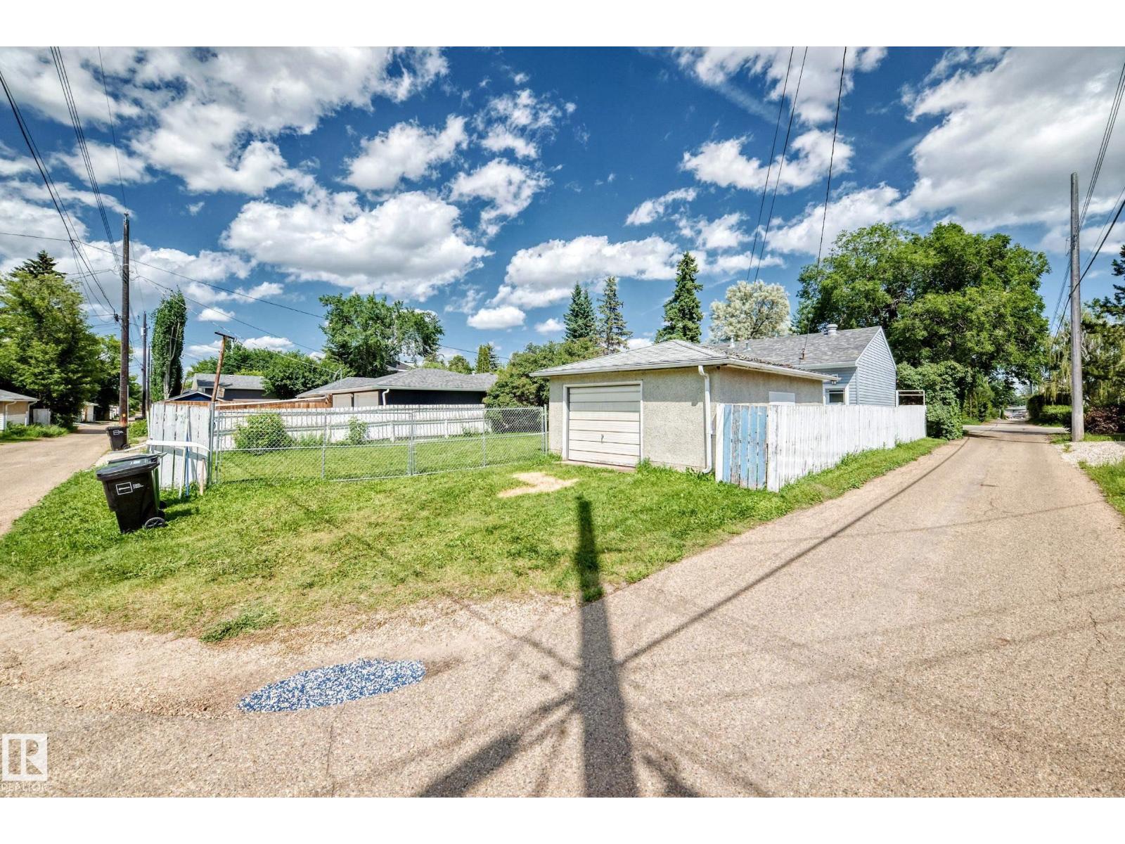 7032 81 ST NW - 35
