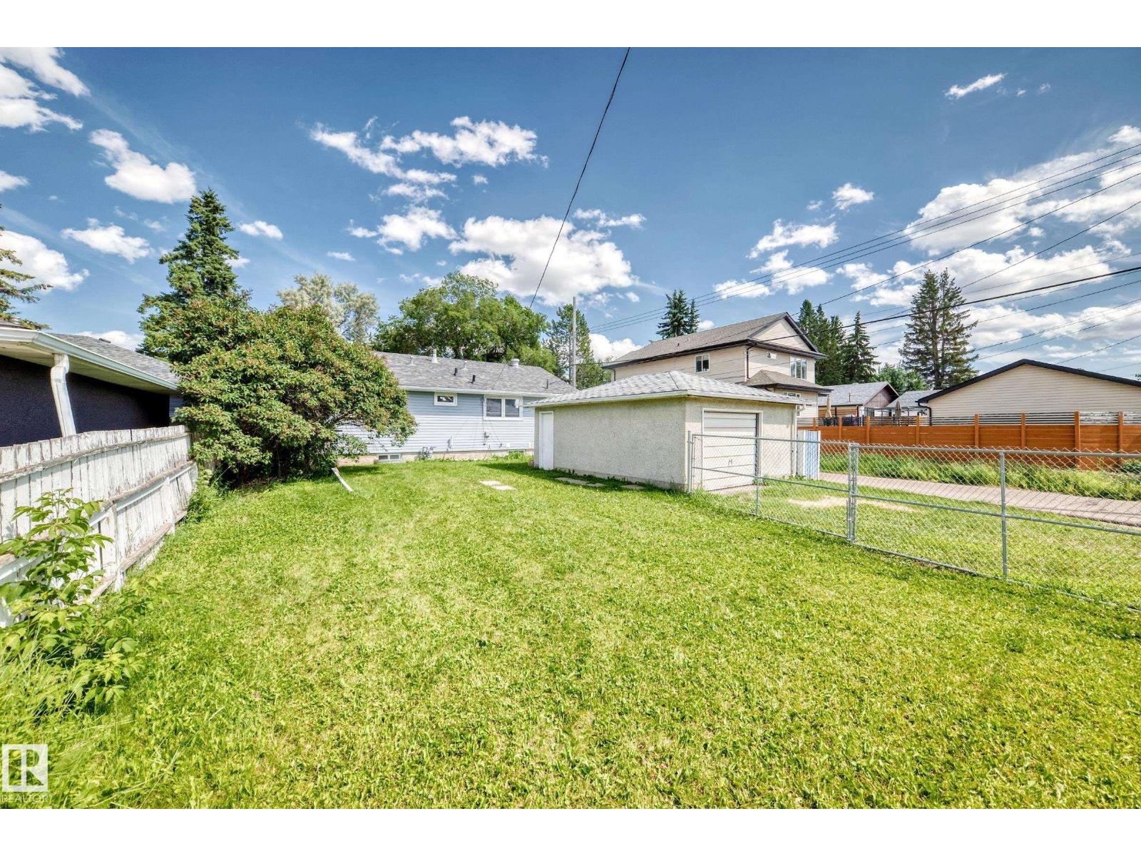 7032 81 ST NW - 30