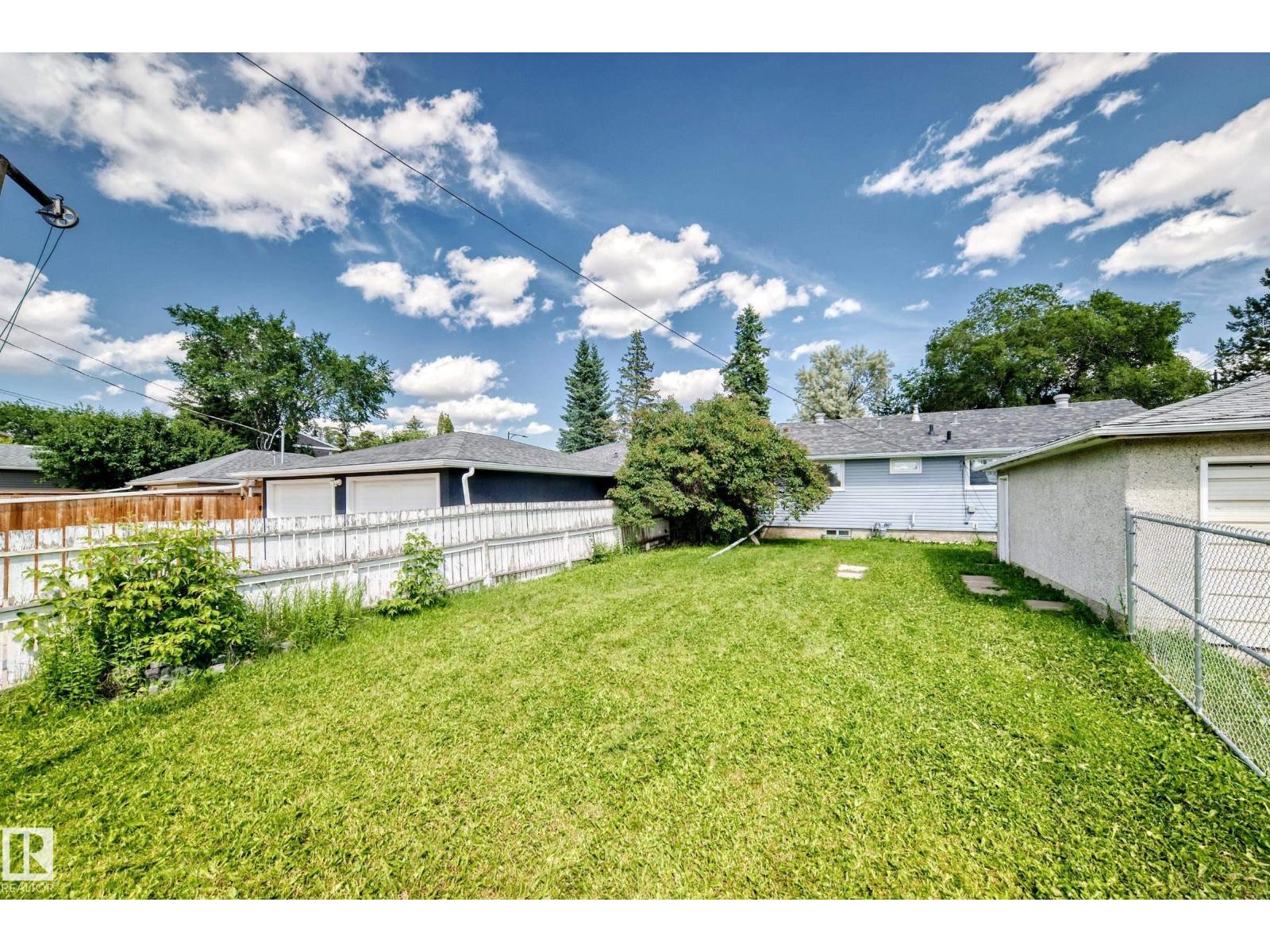 7032 81 ST NW - 32